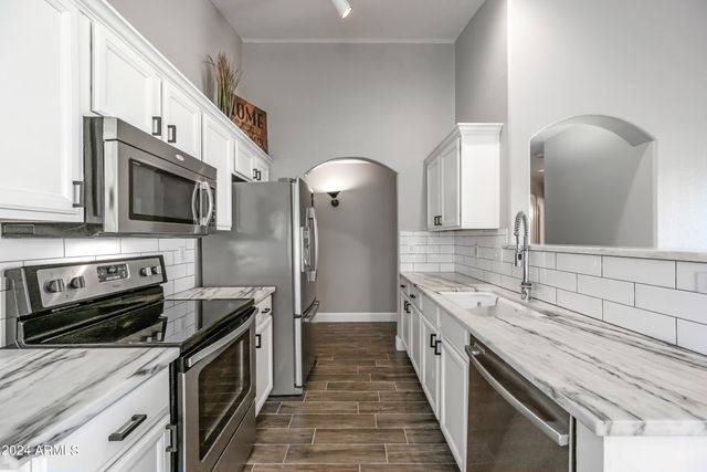 2075 S PEPPERTREE Drive, Gilbert, AZ 85295