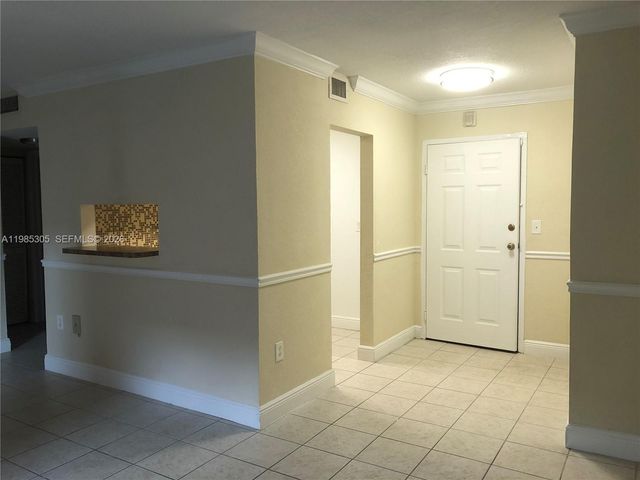 9467 SW 76th St Q3, Miami, FL 33173