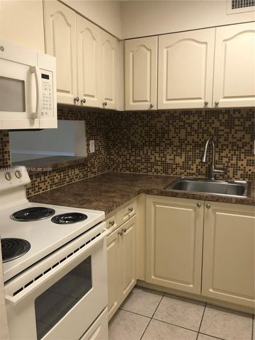 9467 SW 76th St Q3, Miami, FL 33173