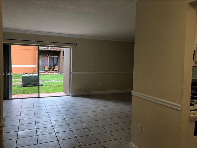 9467 SW 76th St Q3, Miami, FL 33173