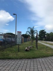 9467 SW 76th St Q3, Miami, FL 33173