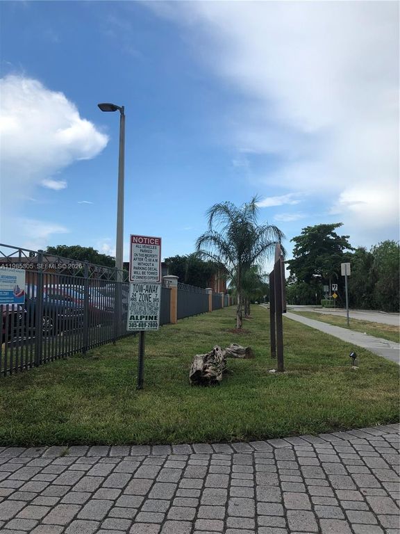 9467 SW 76th St Q3, Miami, FL 33173