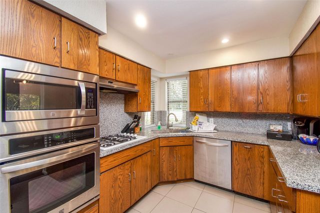 26 Memory Lane, The Woodlands, TX 77380