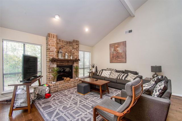 26 Memory Lane, The Woodlands, TX 77380