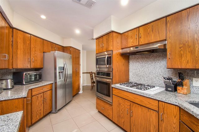 26 Memory Lane, The Woodlands, TX 77380