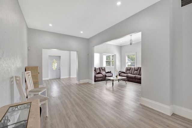 901 W Las Olas Boulevard, Fort Lauderdale, FL 33312