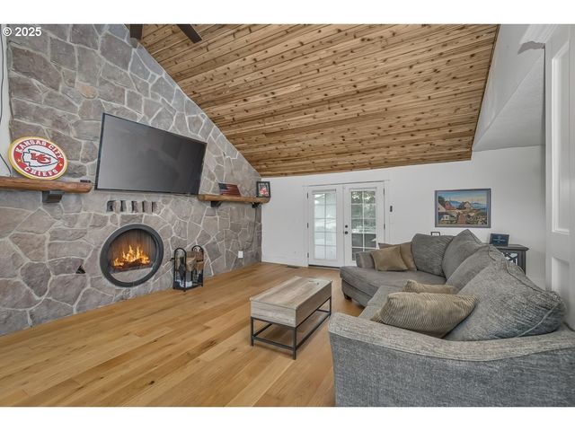 16290 S RIVERVIEW Rd, Molalla, OR 97038