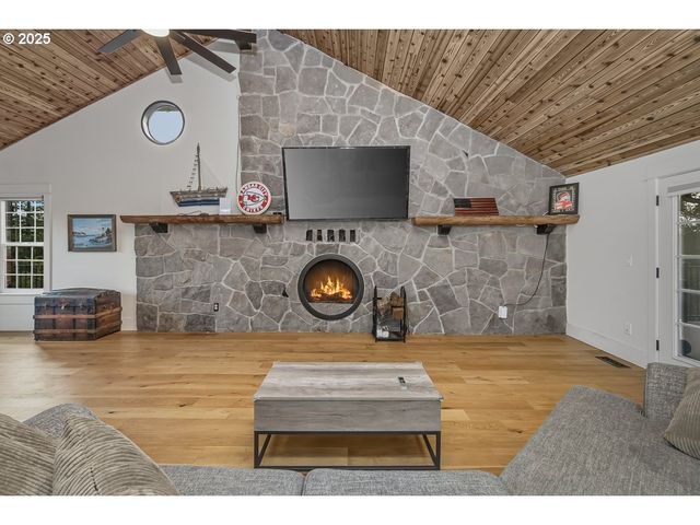 16290 S RIVERVIEW Rd, Molalla, OR 97038