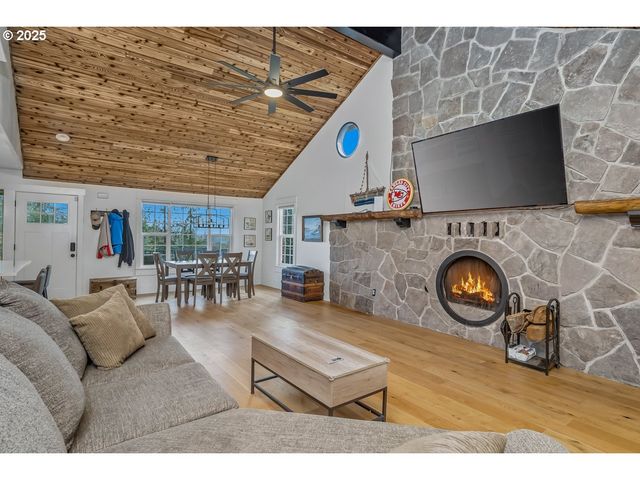 16290 S RIVERVIEW Rd, Molalla, OR 97038