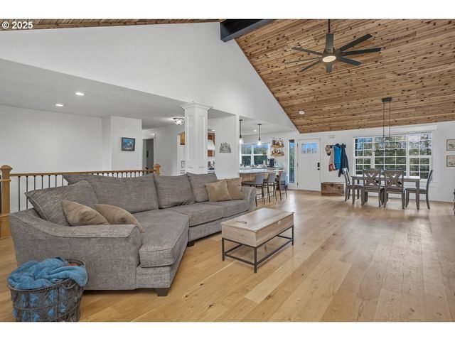 16290 S RIVERVIEW Rd, Molalla, OR 97038