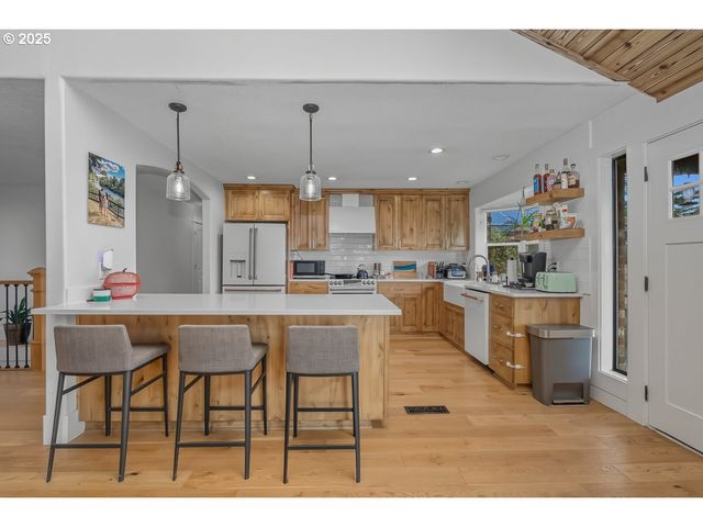 16290 S RIVERVIEW Rd, Molalla, OR 97038