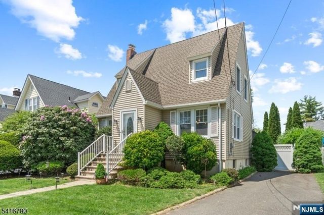 9 Saint Charles Avenue, West Caldwell, NJ 07006