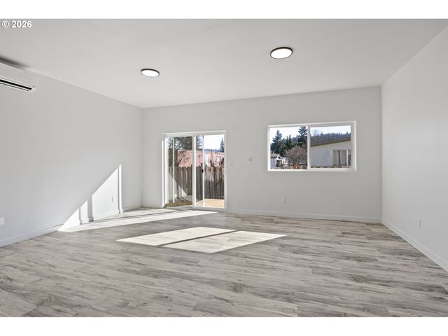 176 ALLISON Ave, Sutherlin, OR 97479