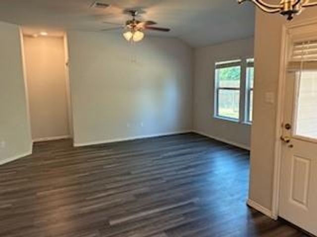 213 Yemen RD, Taylor, TX 76574