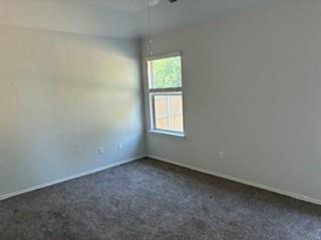 213 Yemen RD, Taylor, TX 76574