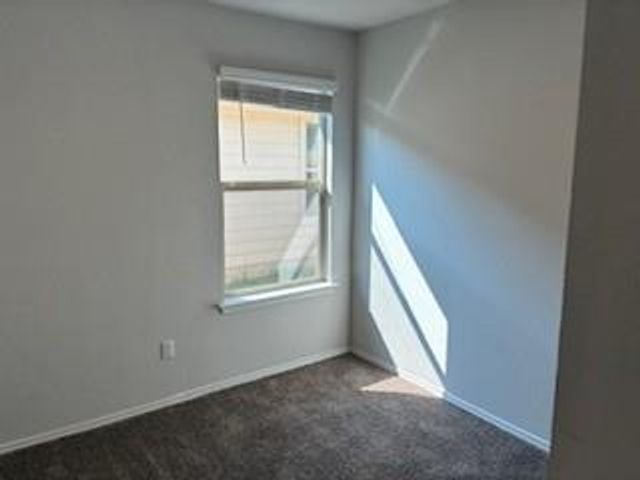 213 Yemen RD, Taylor, TX 76574