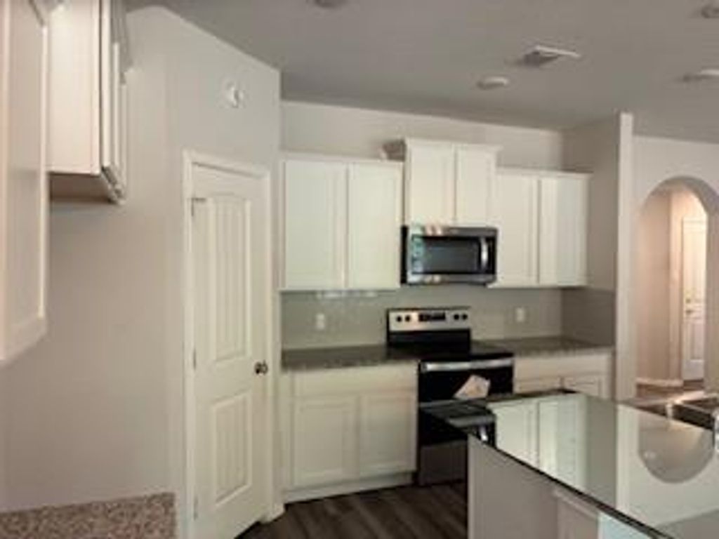 213 Yemen RD, Taylor, TX 76574