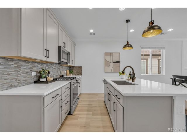 180 N Edge Cliff St, Castle Rock, CO 80104