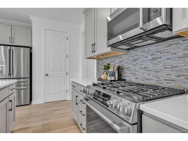 180 N Edge Cliff St, Castle Rock, CO 80104