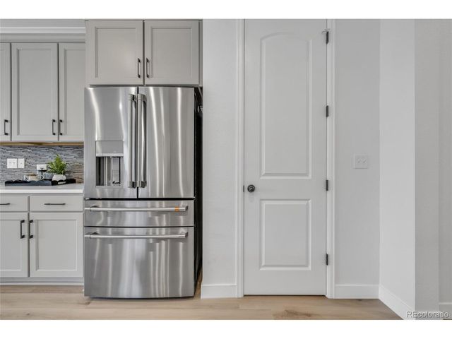 180 N Edge Cliff St, Castle Rock, CO 80104