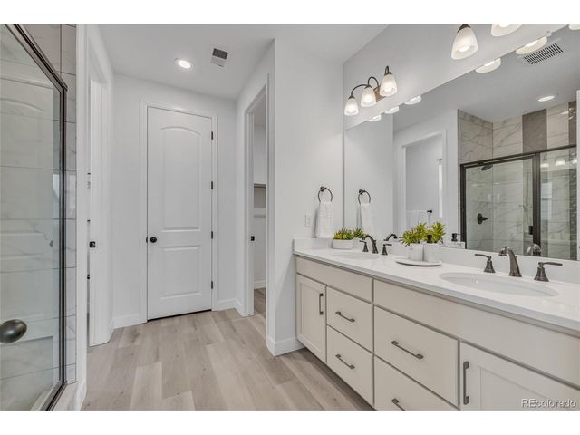 180 N Edge Cliff St, Castle Rock, CO 80104