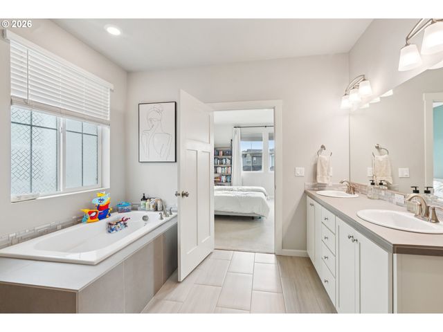 6975 Se TAMARACK St, Hillsboro, OR 97123