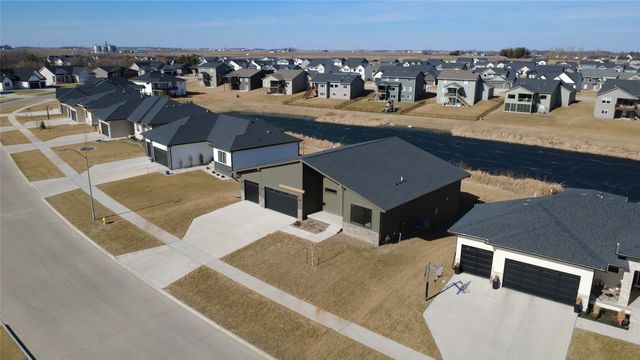 85 NW Alderleaf Drive, Waukee, IA 50263