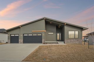 85 NW Alderleaf Drive, Waukee, IA 50263