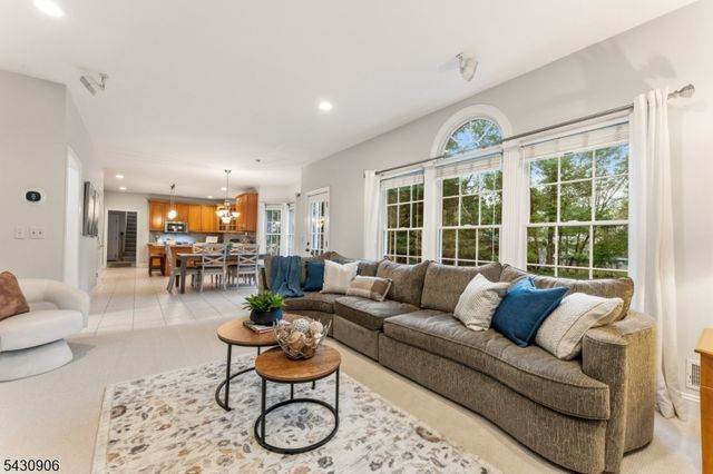 305 Charlton Ln, Branchburg Twp., NJ 08853