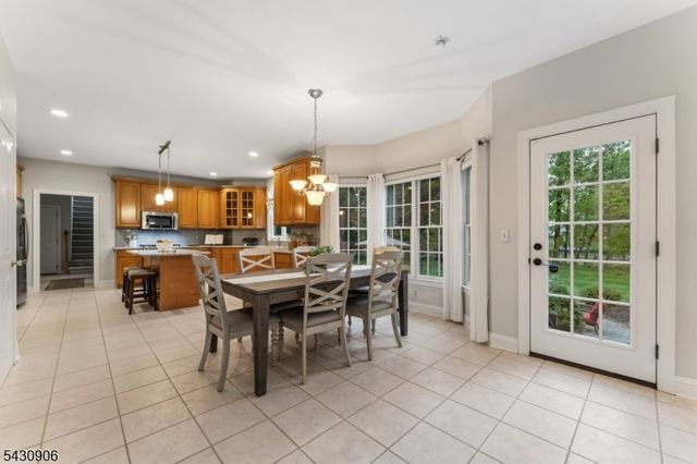 305 Charlton Ln, Branchburg Twp., NJ 08853