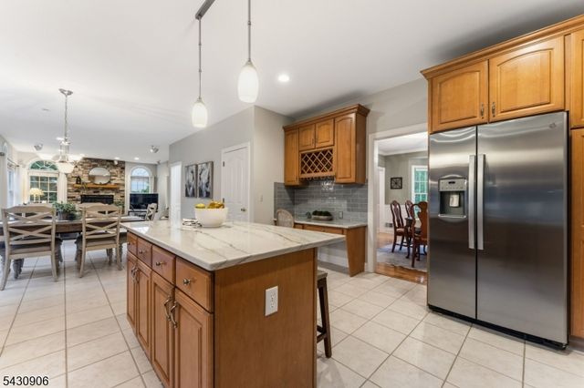 305 Charlton Ln, Branchburg Twp., NJ 08853