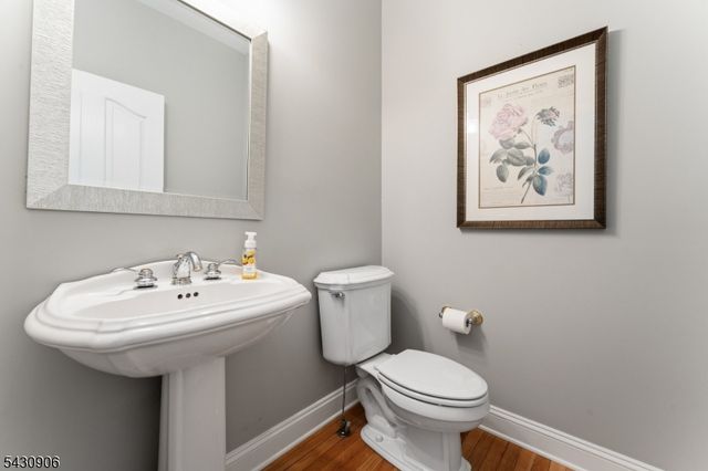 305 Charlton Ln, Branchburg Twp., NJ 08853