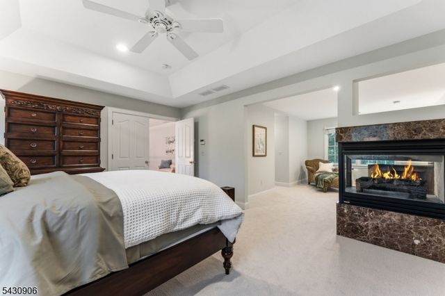 305 Charlton Ln, Branchburg Twp., NJ 08853