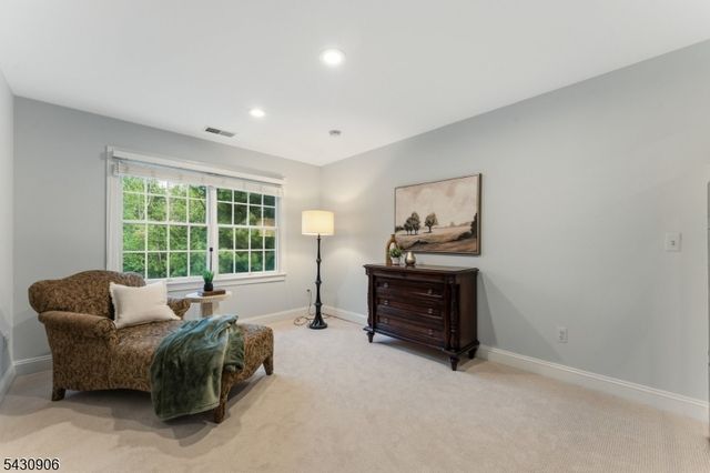 305 Charlton Ln, Branchburg Twp., NJ 08853