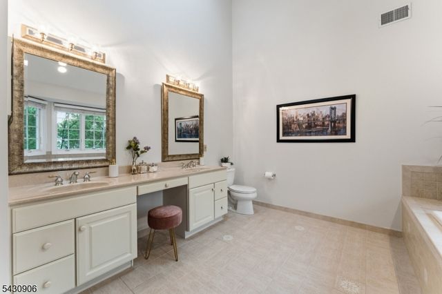 305 Charlton Ln, Branchburg Twp., NJ 08853