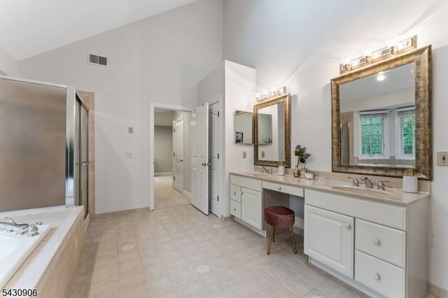305 Charlton Ln, Branchburg Twp., NJ 08853