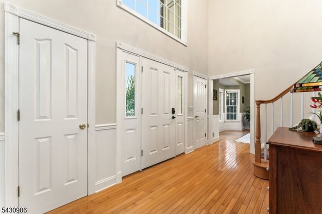 305 Charlton Ln, Branchburg Twp., NJ 08853