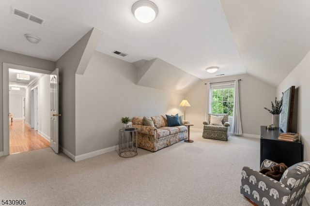 305 Charlton Ln, Branchburg Twp., NJ 08853