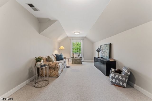 305 Charlton Ln, Branchburg Twp., NJ 08853