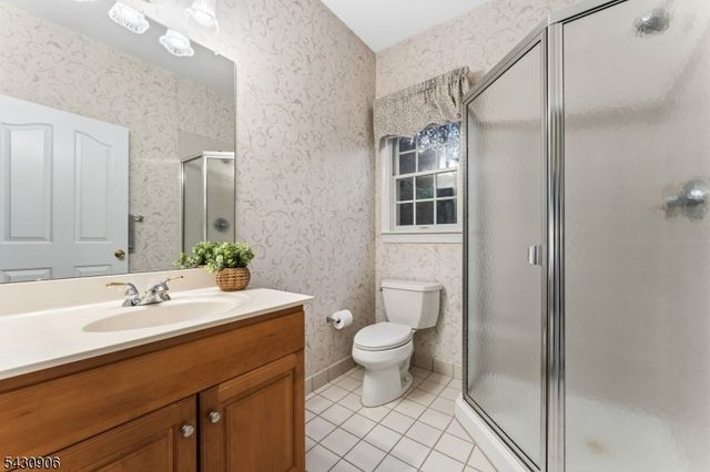 305 Charlton Ln, Branchburg Twp., NJ 08853