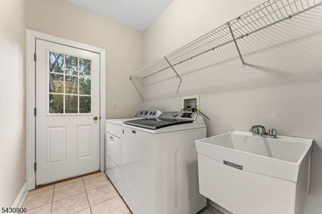 305 Charlton Ln, Branchburg Twp., NJ 08853