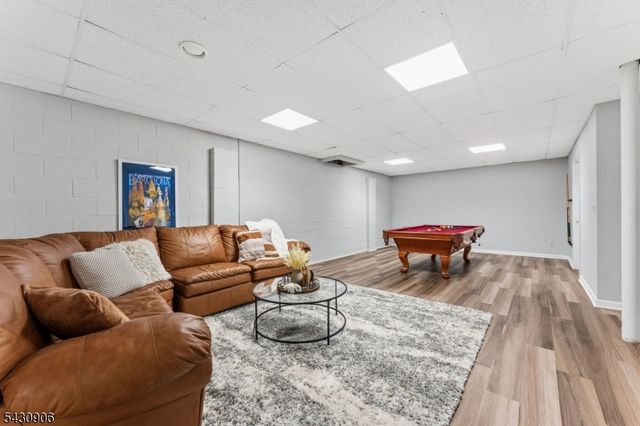 305 Charlton Ln, Branchburg Twp., NJ 08853