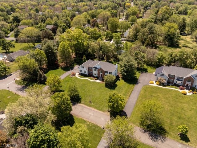 305 Charlton Ln, Branchburg Twp., NJ 08853