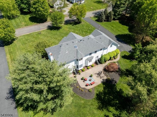 305 Charlton Ln, Branchburg Twp., NJ 08853