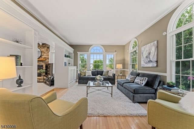 305 Charlton Ln, Branchburg Twp., NJ 08853