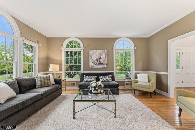 305 Charlton Ln, Branchburg Twp., NJ 08853
