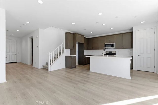 43869 Hampton, Lancaster, CA 93536