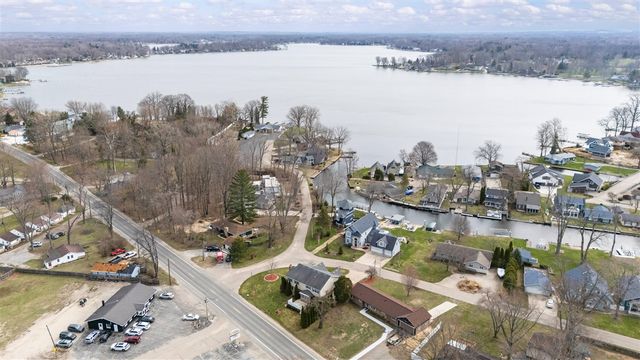 5036 Shoreview Drive, Coloma, MI 49038