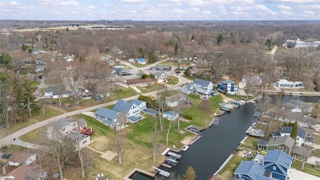 5036 Shoreview Drive, Coloma, MI 49038