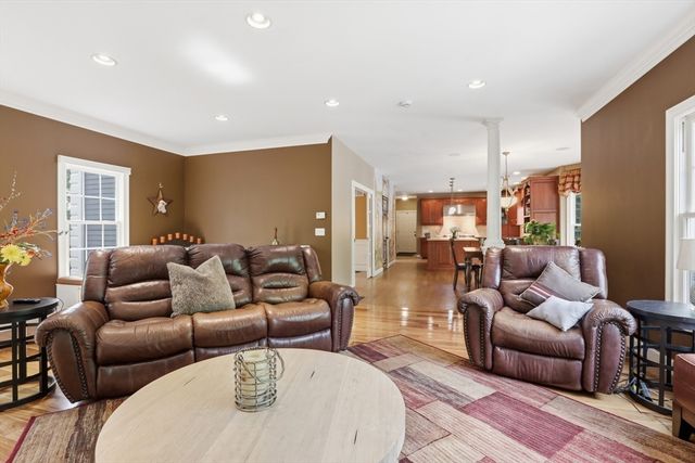 20 Tarbox Ln, North Reading, MA 01864